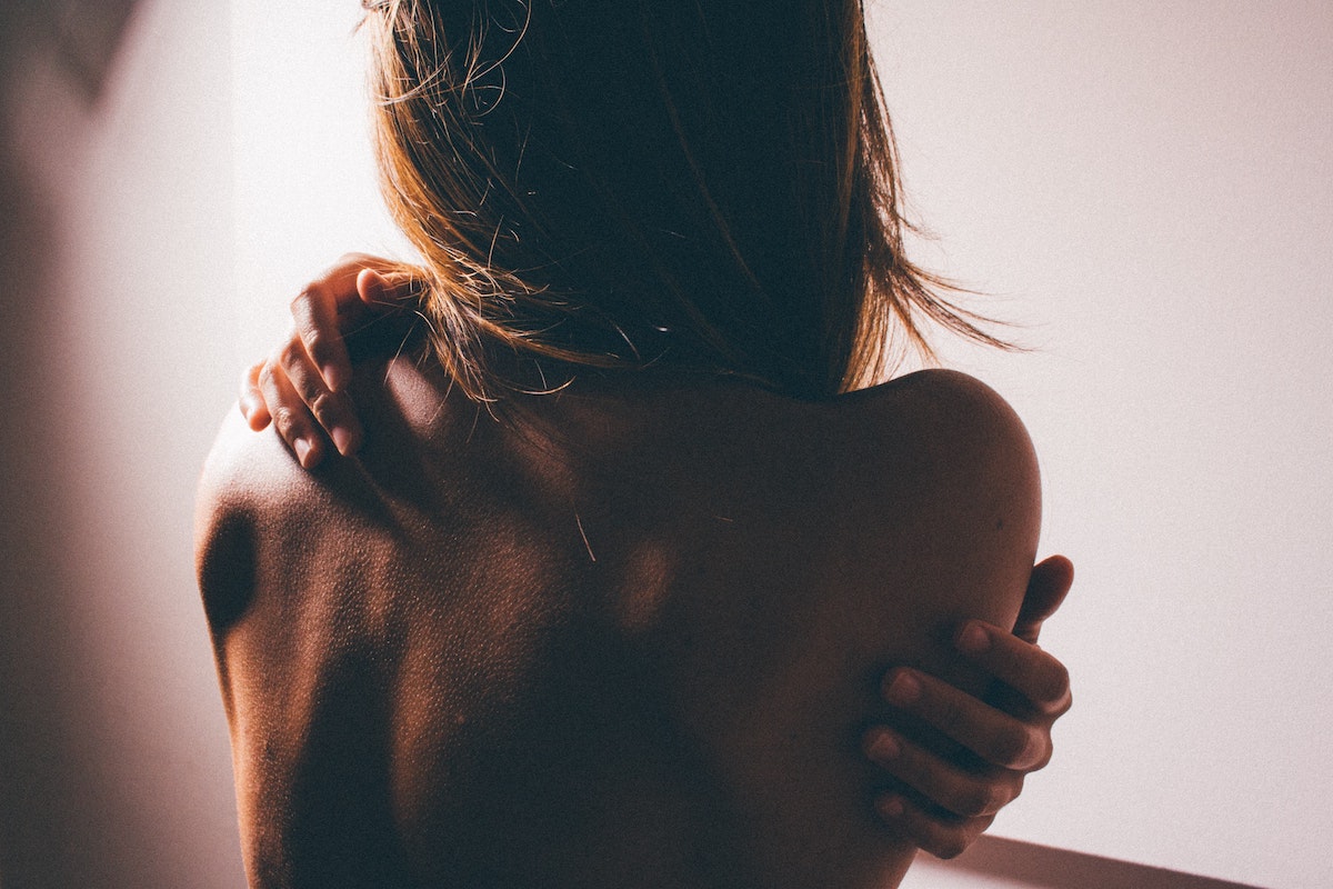 put-sunscreen-on-back