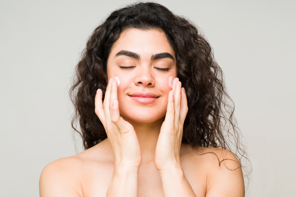 8 Best OilFree Sunscreens for Face Use [2023 Reviews]